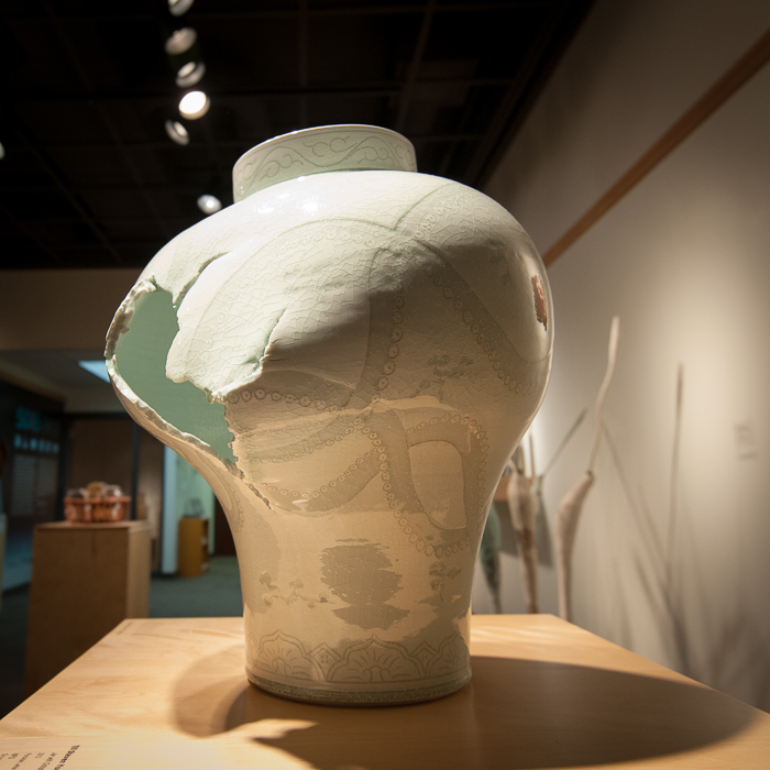 Steven Young Lee, "Jar with Octopus," 2013. Porcelain, white slip.